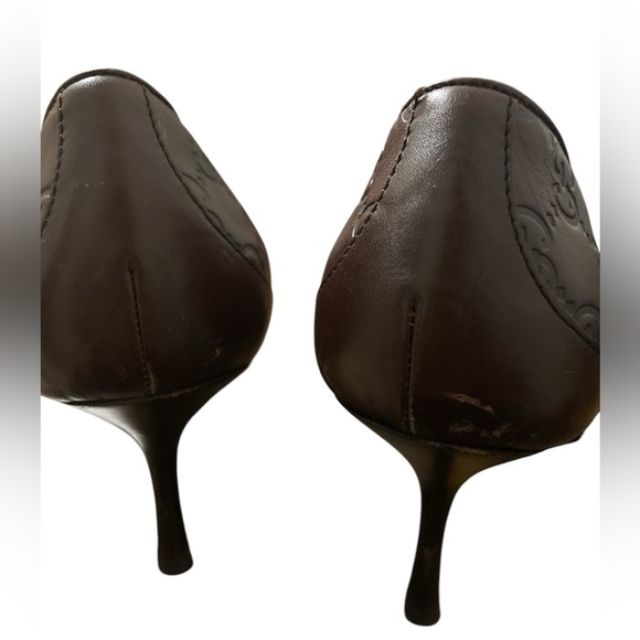 Gucci Brown Monogram Leather Chain Pumps - Picture 5 of 5